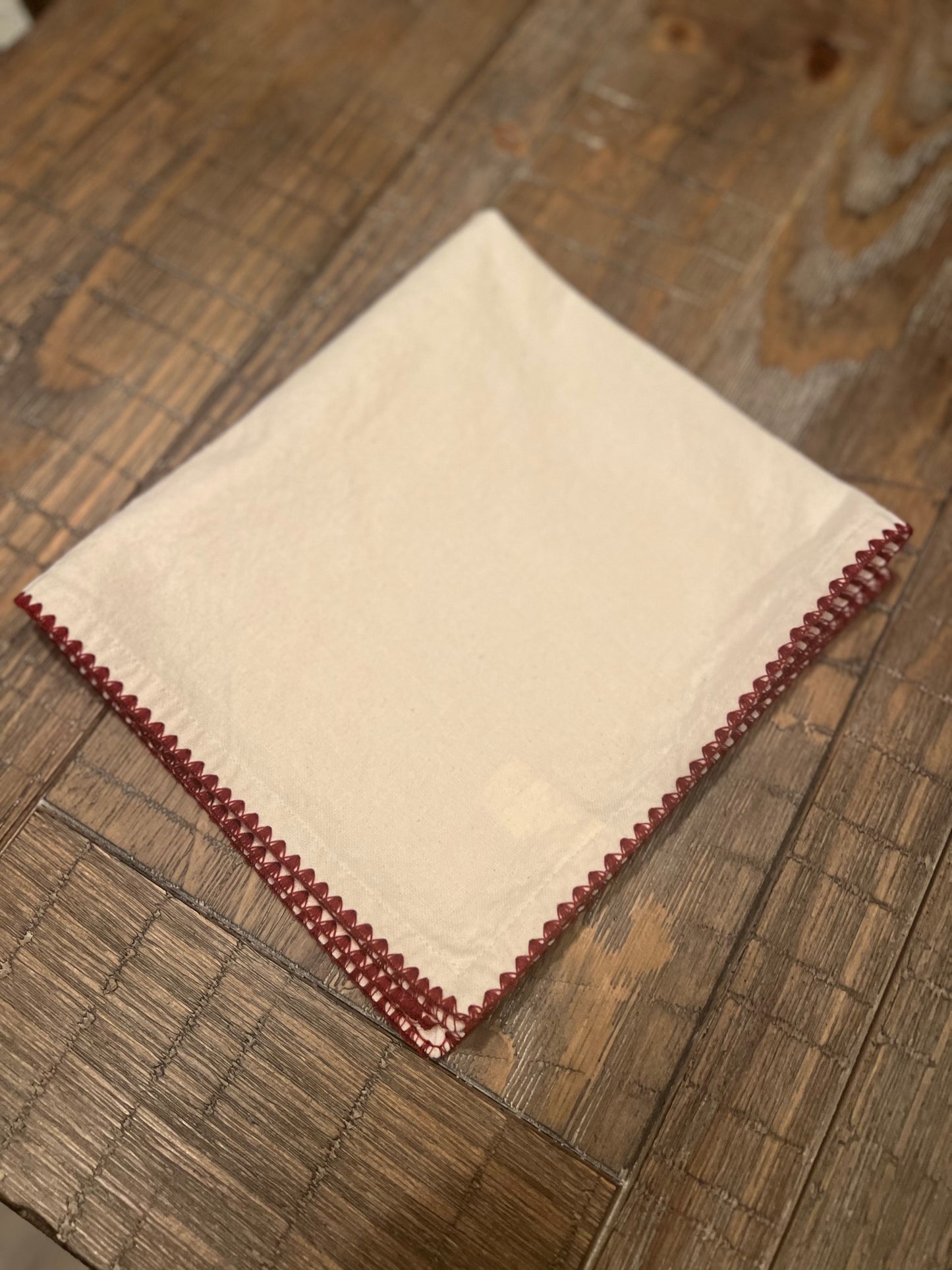 Red Trim Napkin